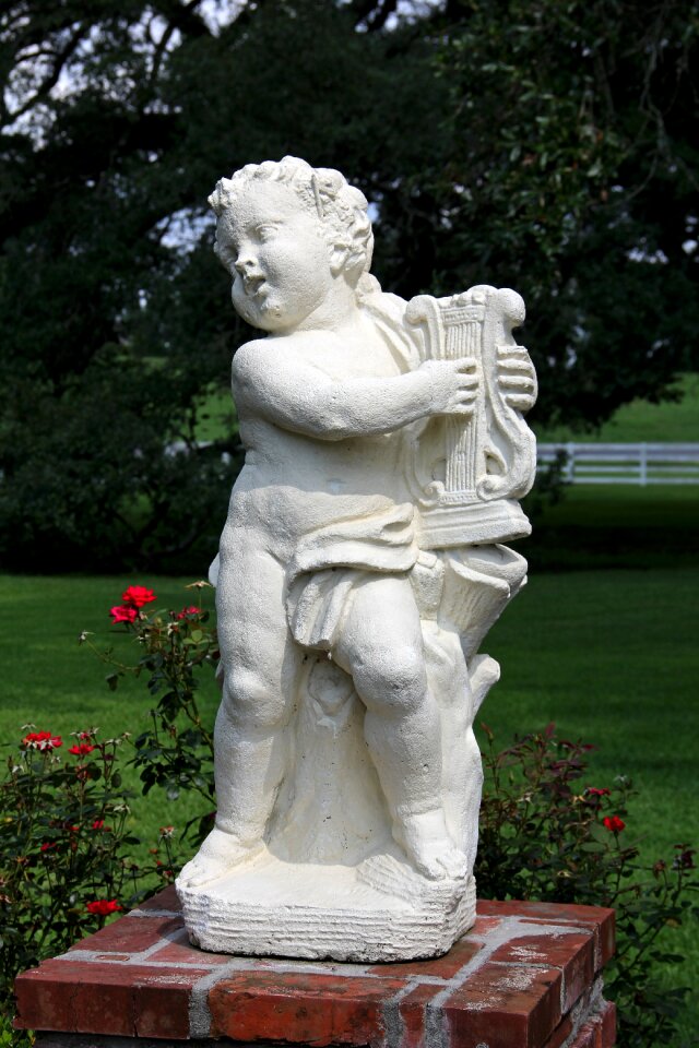 Garden figurines sculpture statue