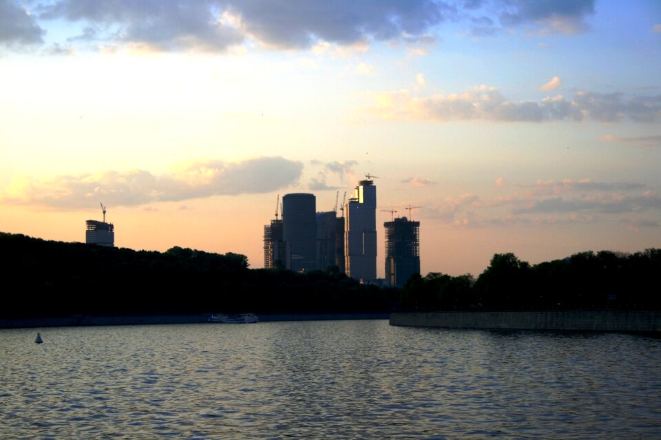 Embankments centre focus