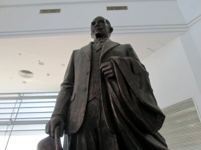 Museum sun yat sen sculpture