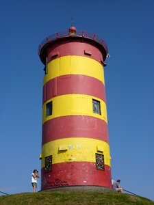 Otto walkes red yellow