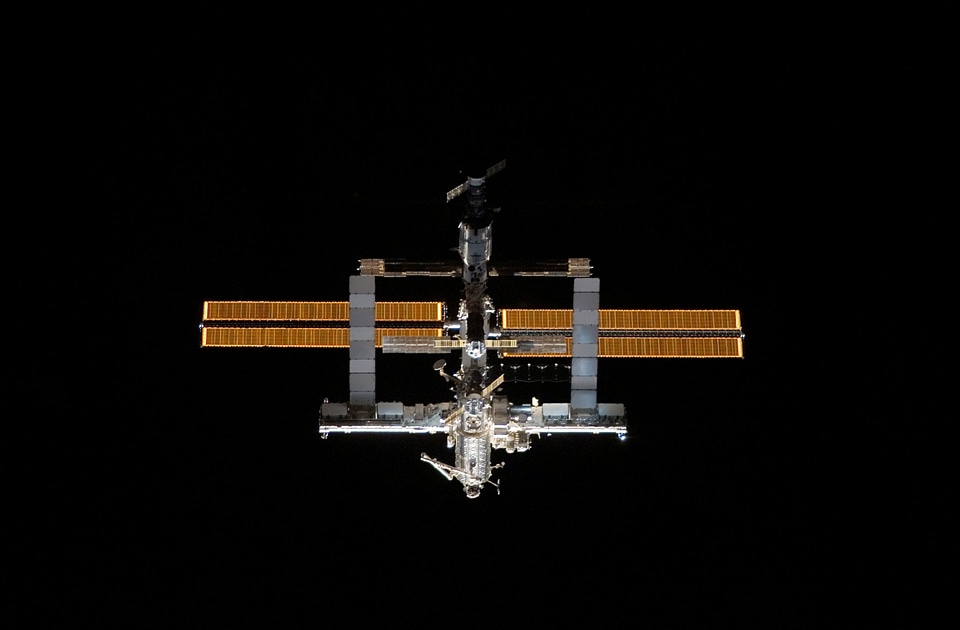 Dock space shuttle technology