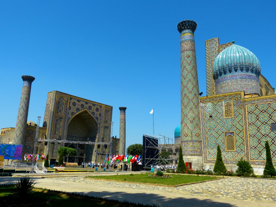 Sher dor madrassah ulugbek medrese sandy place