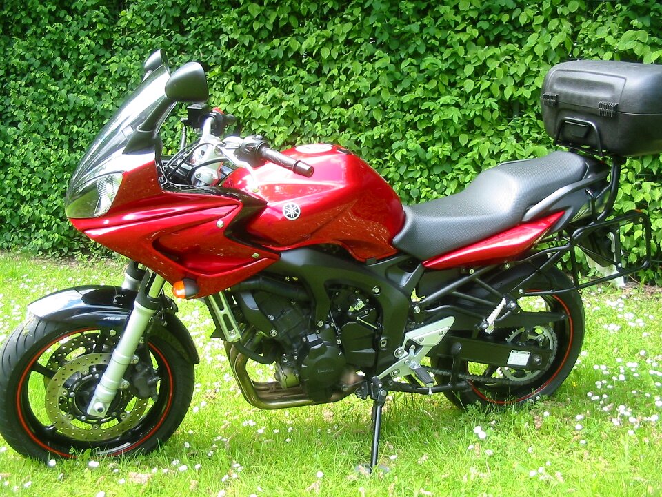 Facer red motorcycle yamaha photo