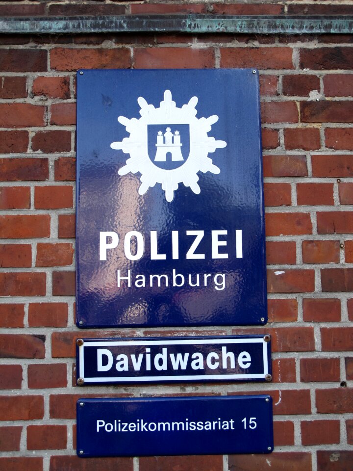 Police hamburg email sign