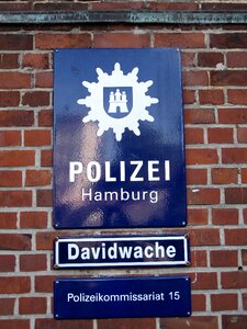 Police hamburg email sign
