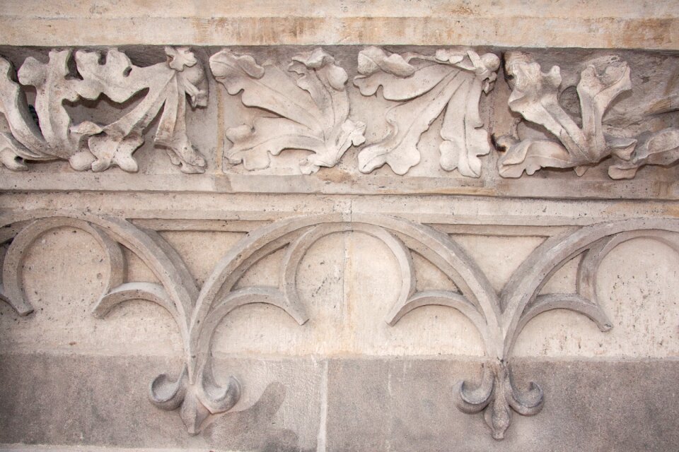 Gothic tracery leaves