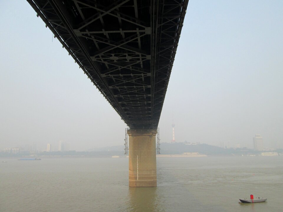 Wuhan yangtze river bridge building the yangtze river