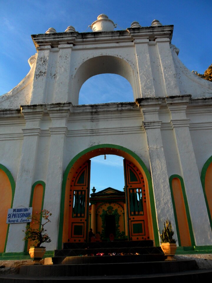 East java indonesia graves