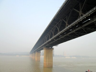 Wuhan yangtze river bridge building the yangtze river