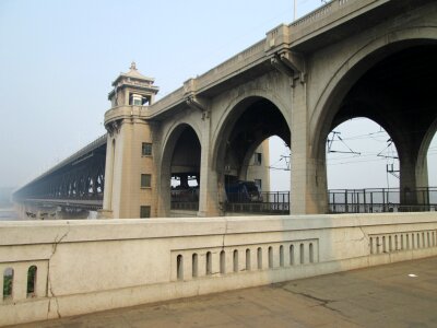 Wuhan yangtze river bridge building the yangtze river