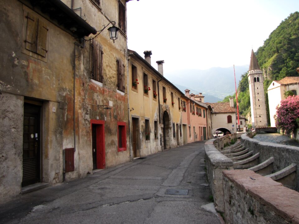 Glimpse architecture road