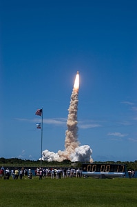 Discovery smoke take off