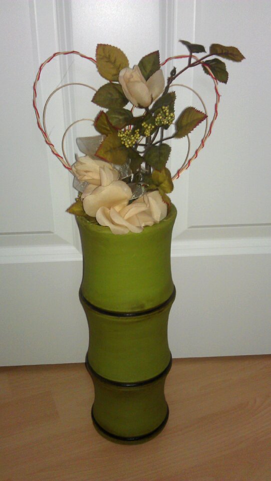 Vase heart flower