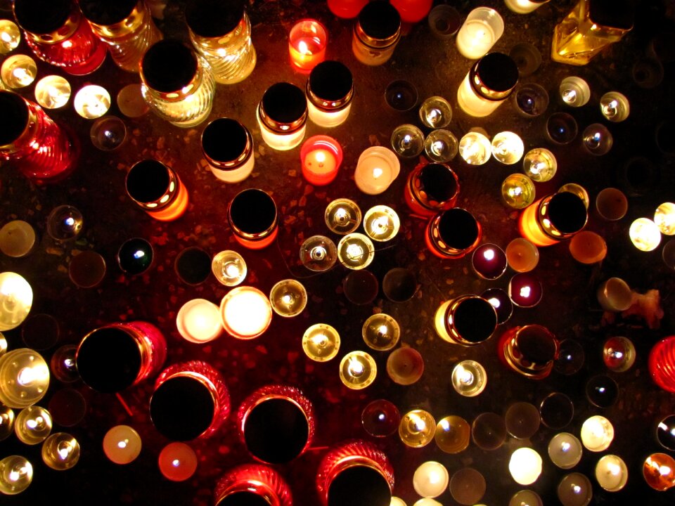 Candles graves lights
