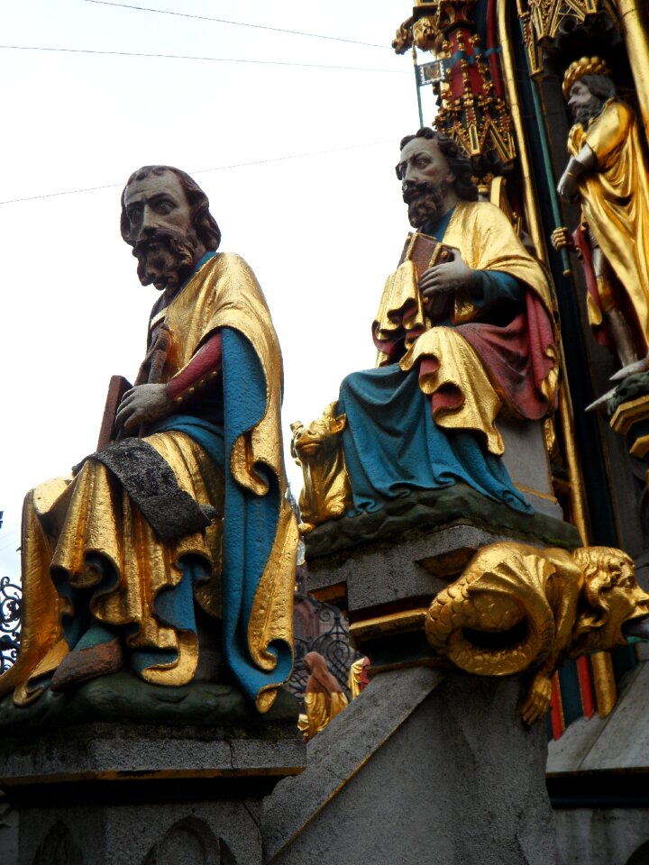 Sculpture statues statue