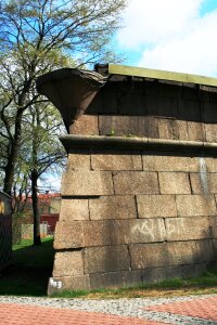Grey corner parapet