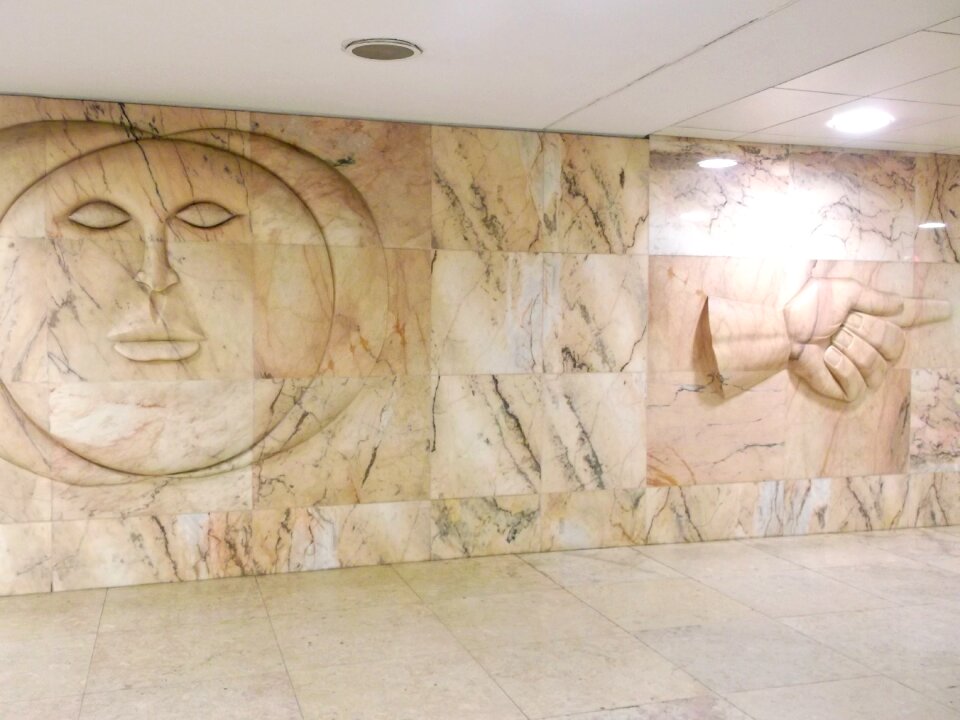 Lisbon metro saldanha