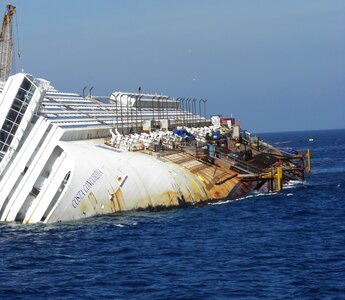 Italy il giglio costa concordia photo