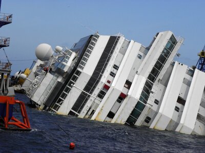 Italy il giglio costa concordia
