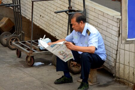 Reading news newspaper photo