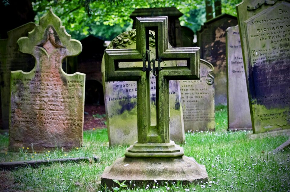 Death monument religion