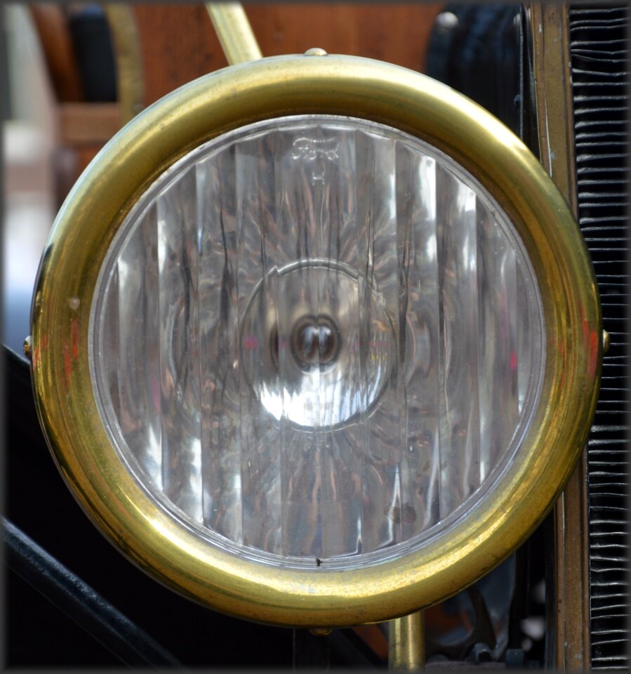 Wheel headlight antique