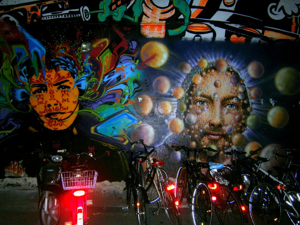 Spray creativity facade