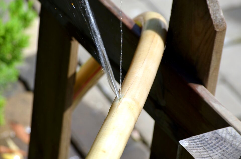 Leak spring leak spurt