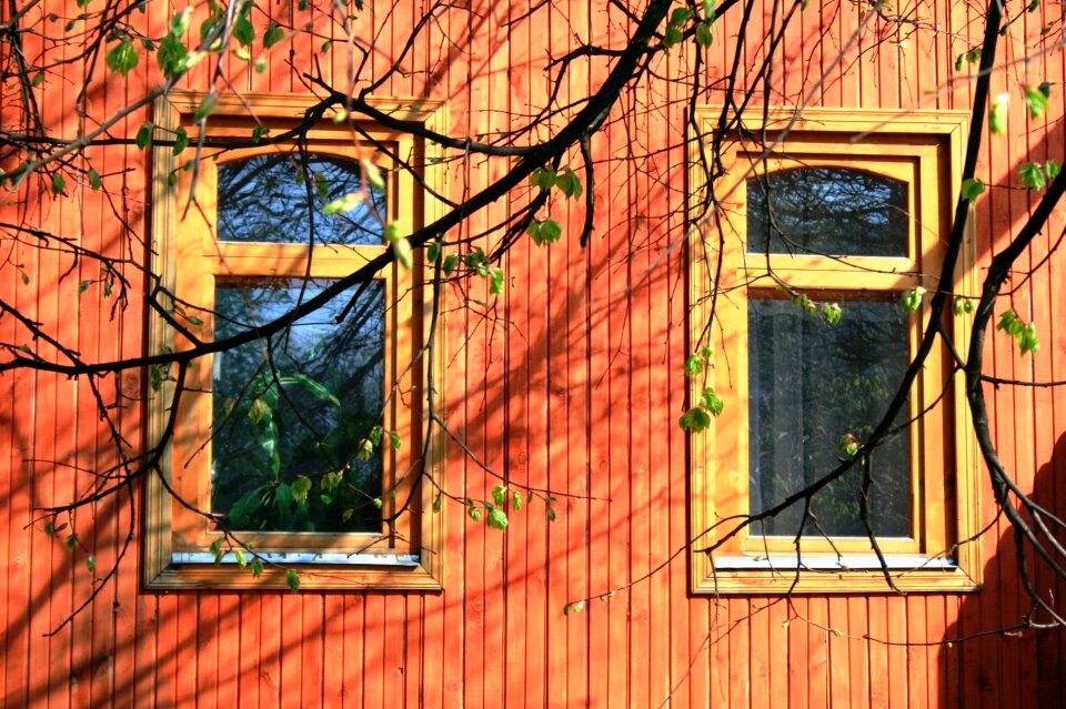 Panes reflection building