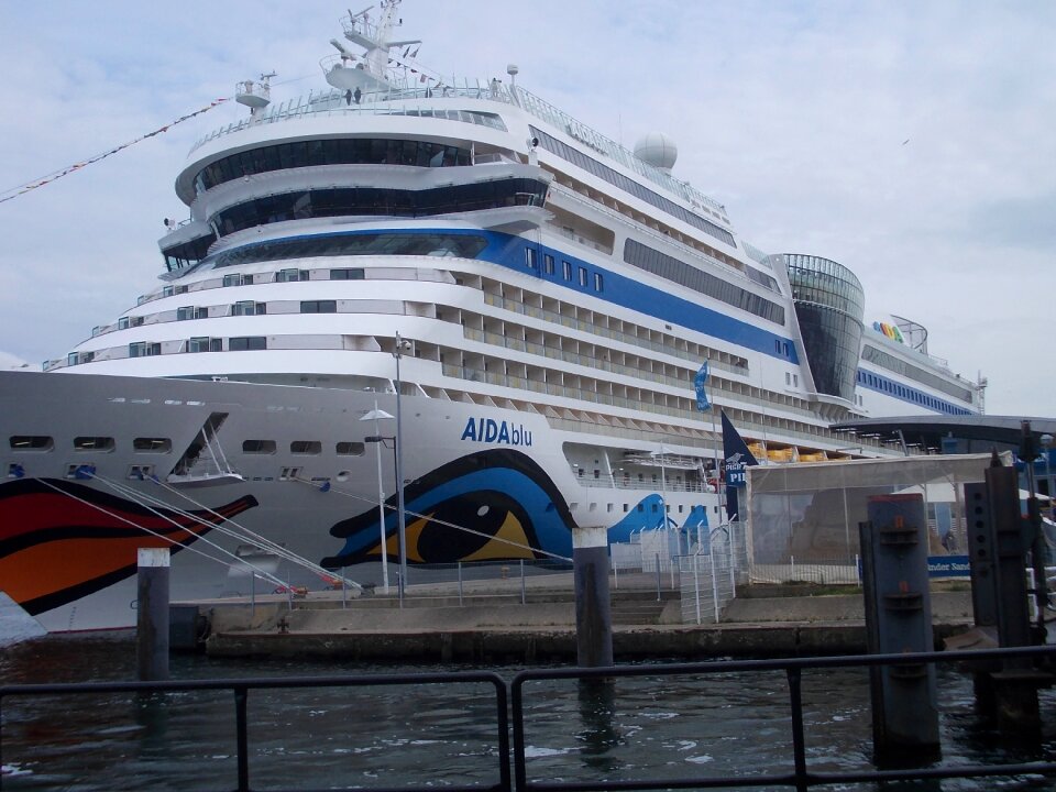 Ship travel aidablu port