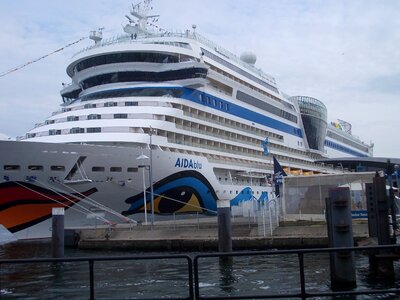 Ship travel aidablu port