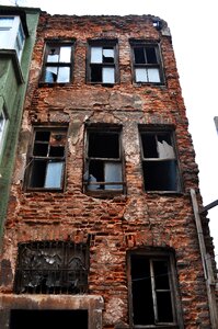 Ruin brick building balat