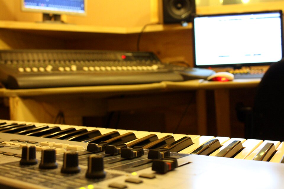 Piano monitor computer