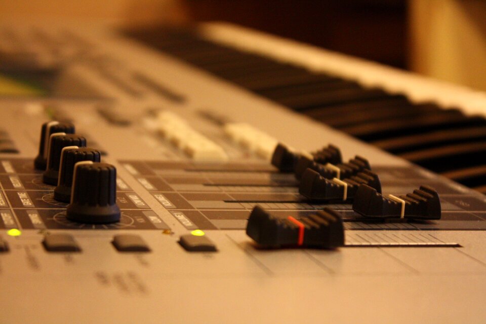 Piano synthesizer mixer