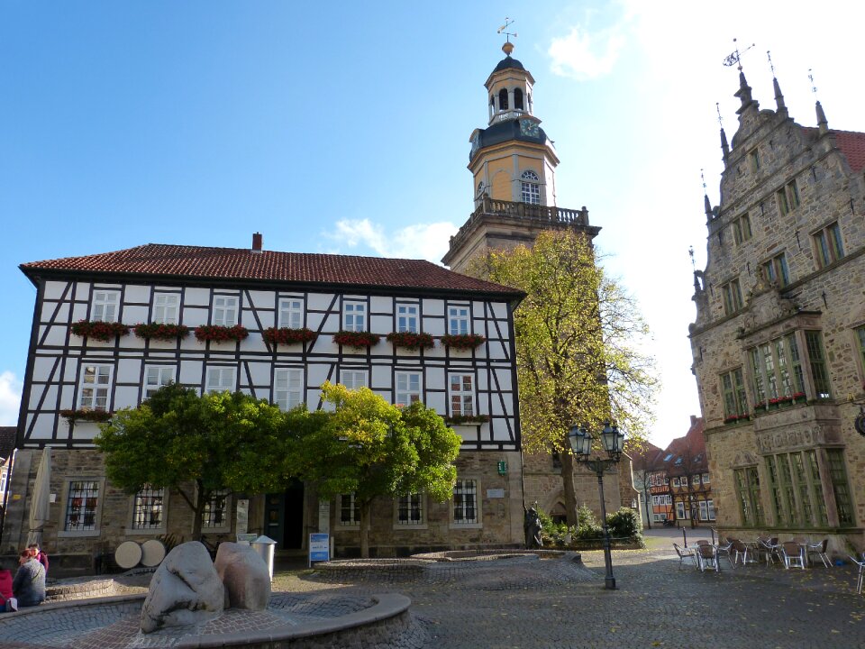 Historically truss building