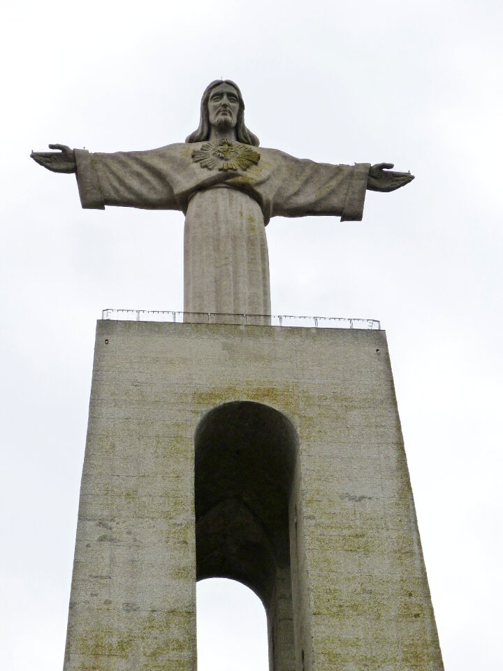 Statue christian sculpture
