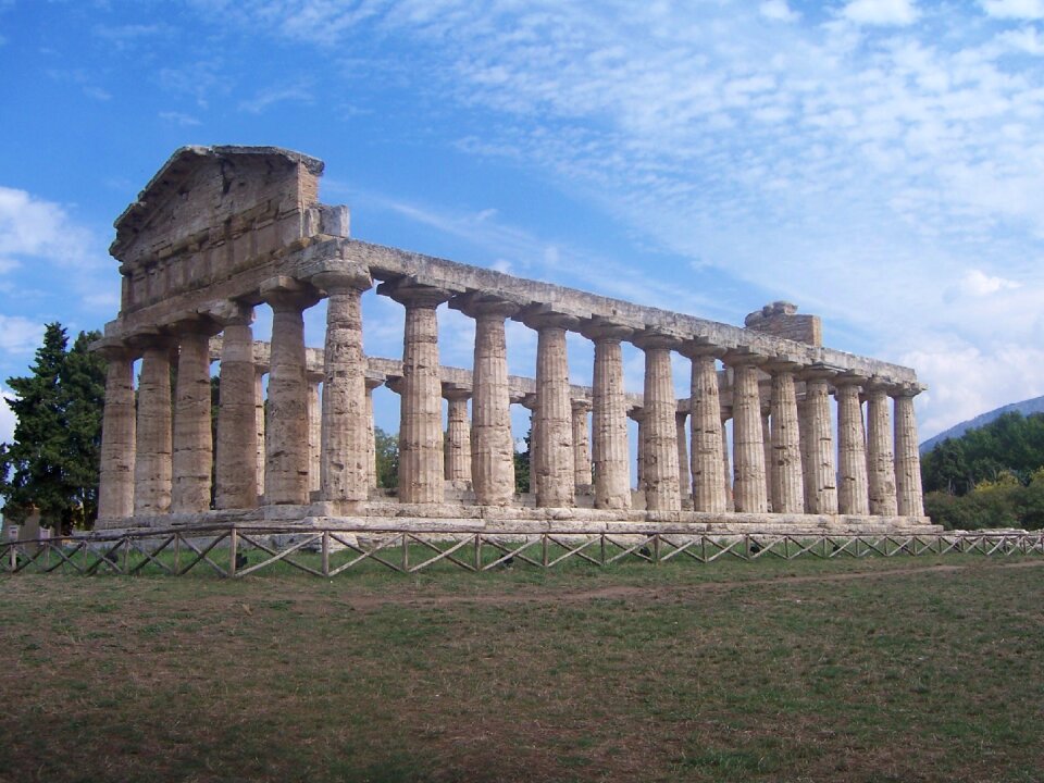 Old paestum building