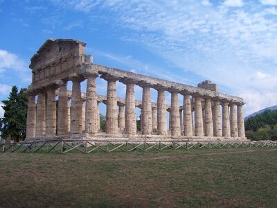 Old paestum building