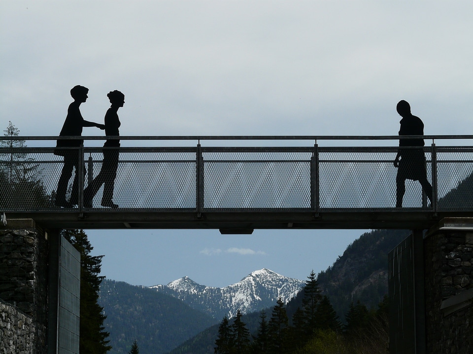 Silhouettes personal crossing
