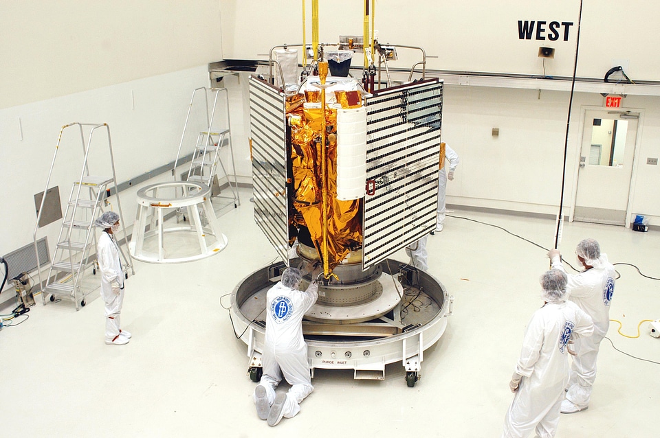 Messenger mercury geochemistry measurement