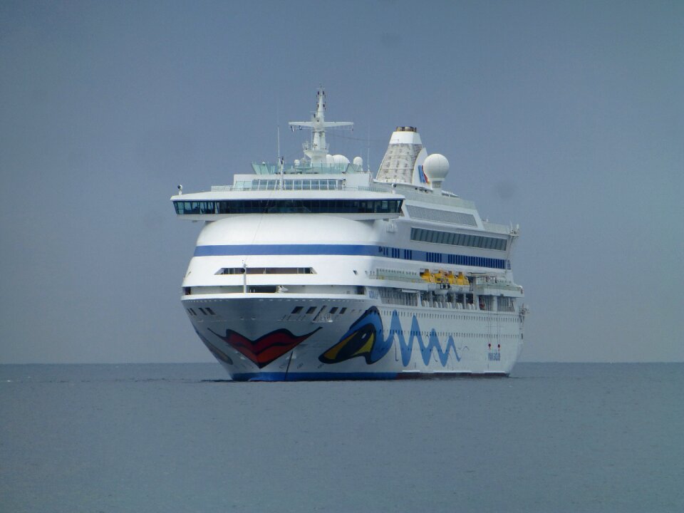 Cruise ship sea ship