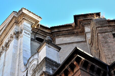 Old palace forms italy