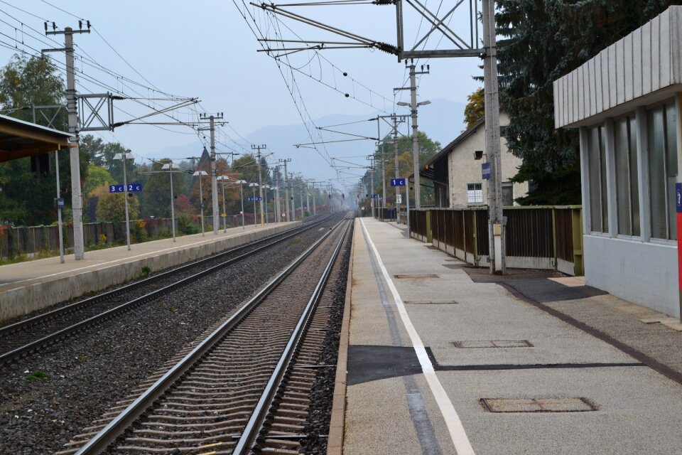 Track train traffic