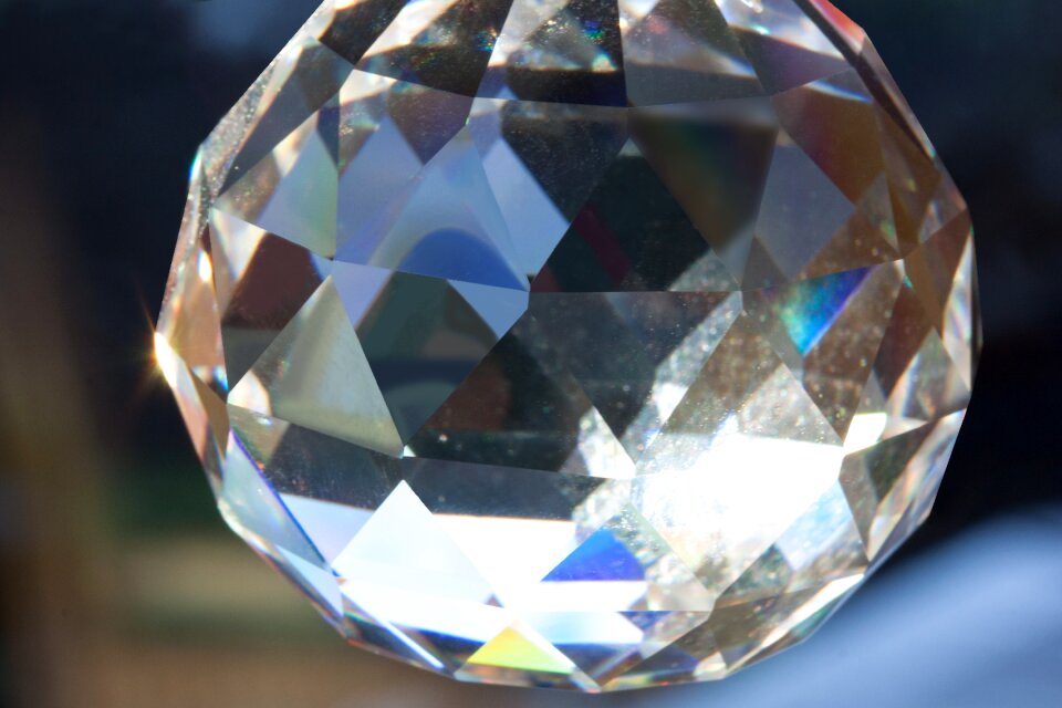 Decoration glass refraction
