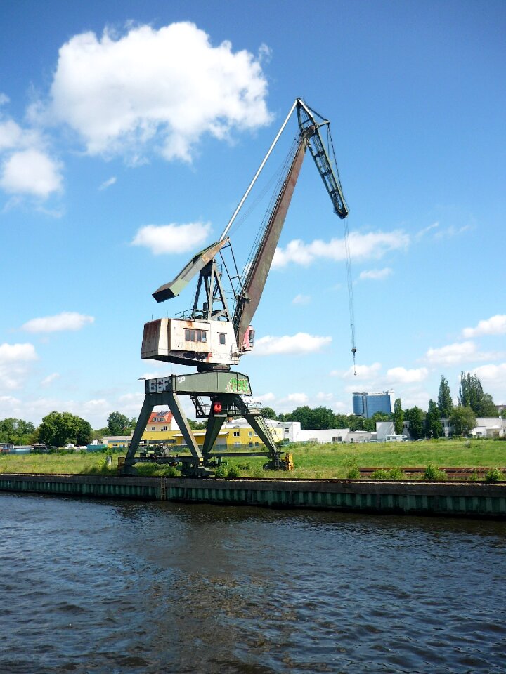 Harbour crane water port