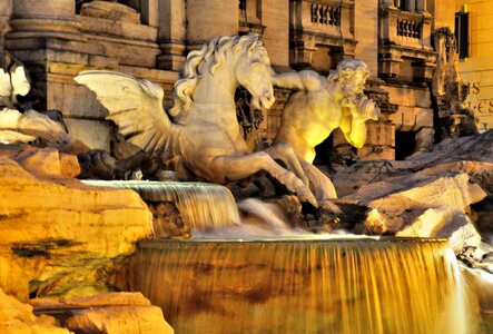 Fontana statues ancient