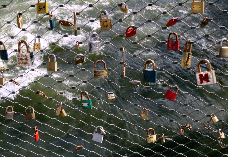 Love locks memory tourism