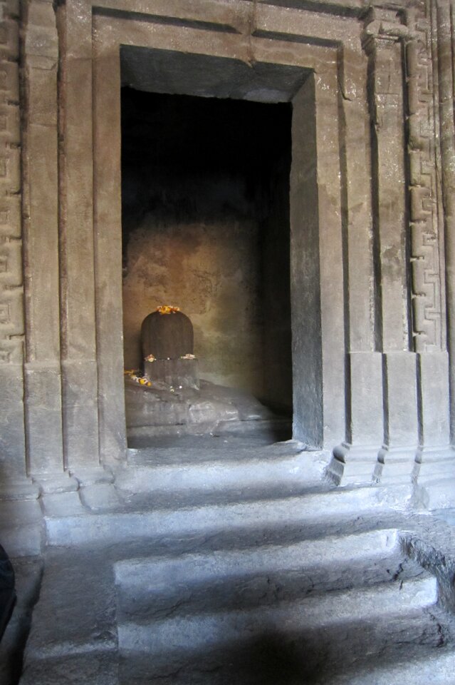 Idol elephanta island hindu