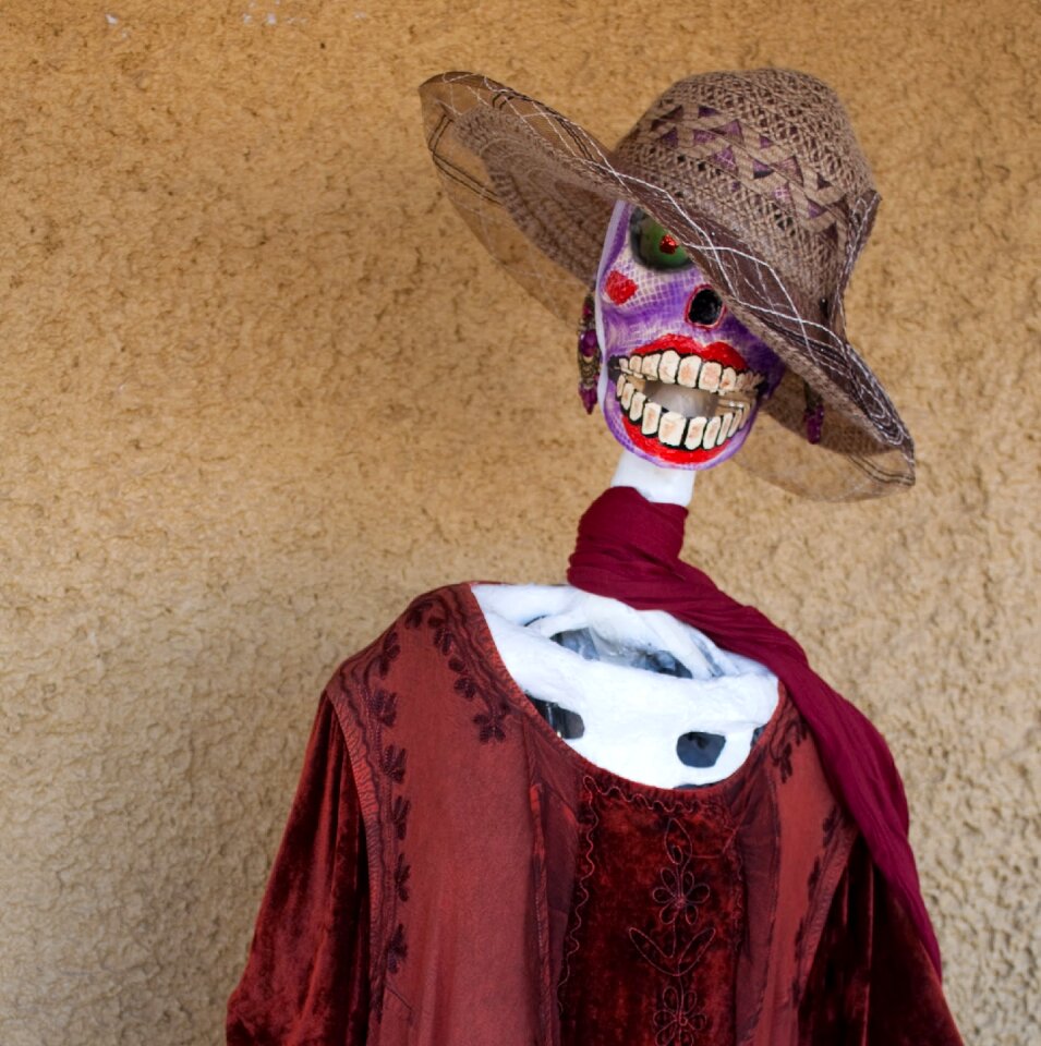 Sculpture skeletons dead