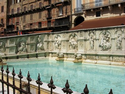 Siena white marble fountain